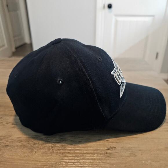 Vintage Georgia Bulldogs Fitted Hat Cap Black Gray Spell Out UGA Embroidered TOW - Picture 3 of 9